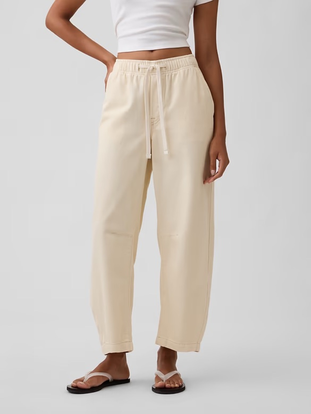 GAP Mid Rise Pull-On Barrel Jeans Cream